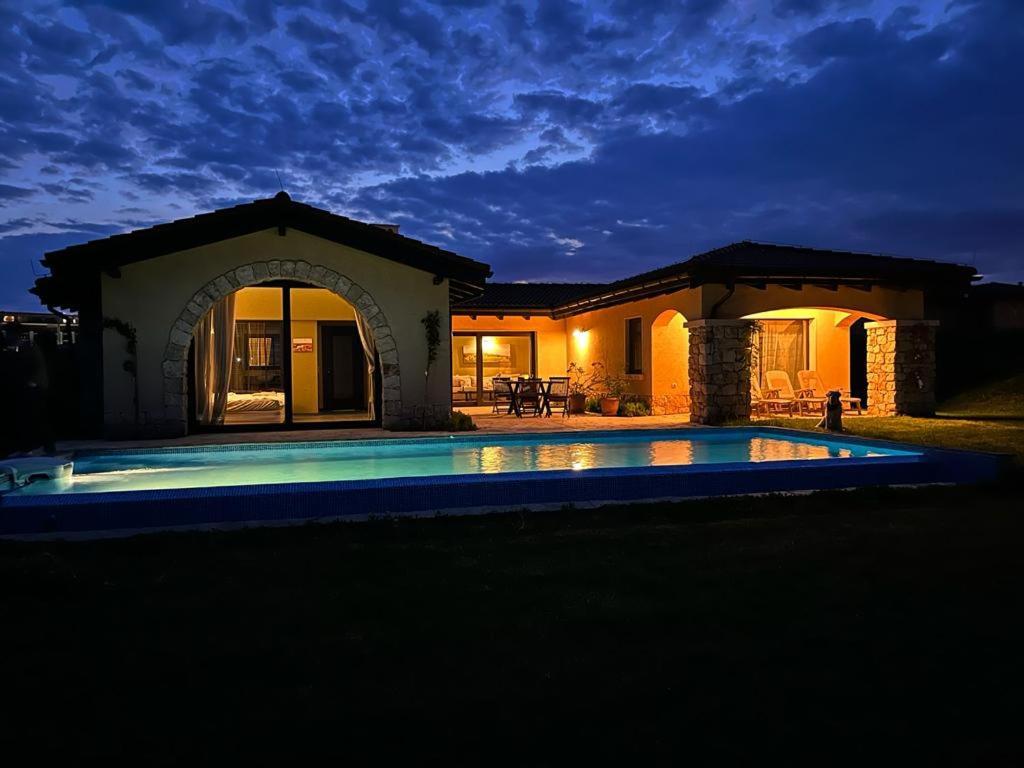 Private Villa at BlackSeaRama Golf&Villas Resort Balchik Exterior foto